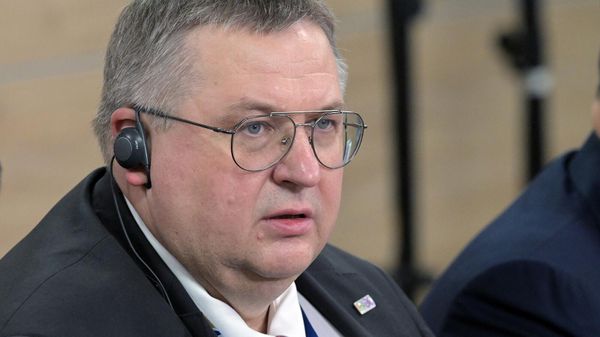 Заместитель председателя правительства РФ Алексей Оверчук на встрече председателя правительства РФ и премьер-министра Кубы (7 июня 2023). Сочи - Sputnik Армения