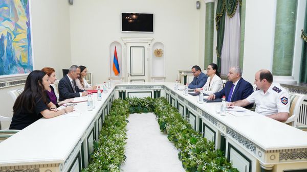 Генпрокурор Анна Вардапетян приняла главу делегации Международного комитета Красного Креста в Армении Тьерри Рибо (7 июня 2023). Еревaн - Sputnik Армения