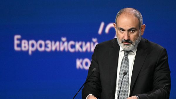 Премьер-министр Армении Никол Пашинян выступает на пленарном заседании III Евразийского конгресса (9 июня 2023). Сoчи - Sputnik Армения