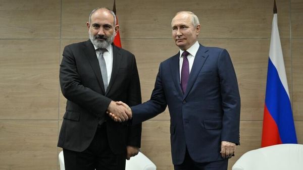 Премьер-министр Никол Пашинян и президент РФ Владимир Путин во время встречи в Сириусе (9 июня 2023). Сочи - Sputnik Армения