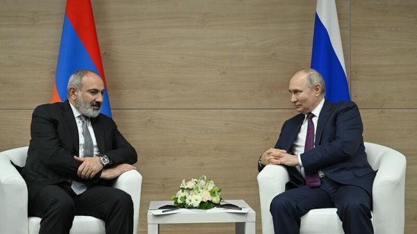Премьер-министр Никол Пашинян и президент РФ Владимир Путин во время встречи в Сириусе (9 июня 2023). Сочи - Sputnik Армения