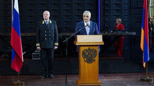 Вице-премьер Республики Армения Мгер Григорян выступает на церемонии награждения победителей Международного климатического конкурса Зеленая Евразия в рамках Евразийского экономического форума (24 мая 2023). Москва - Sputnik Армения