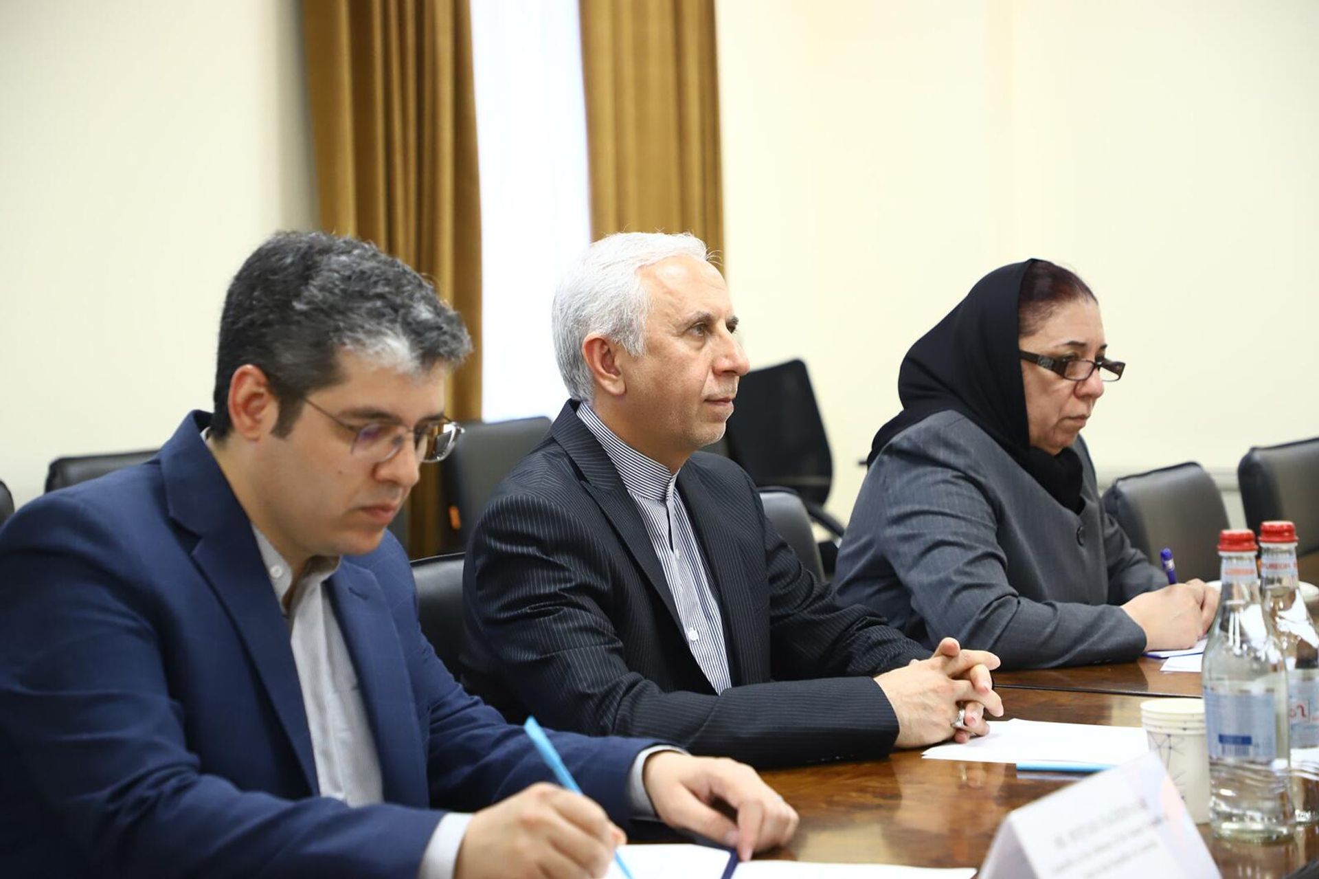 Министр высокотехнологичной промышленности Роберт Хачатрян принял Чрезвычайного и полномочного посла Ирана Аббаса Бадахшана Зохури (13 июня 2023). Еревaн - Sputnik Армения, 1920, 13.06.2023
