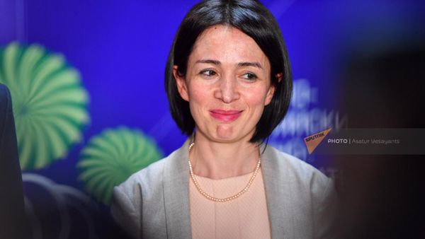 Министр ОНКС Жанна Андреасян отвечает на вопросы журналистов перед началом армяно-российской научно-образовательной конференции “Интеграция науки, образования и производства - движущая сила модернизации экономики” (13 июня 2023). Еревaн - Sputnik Армения