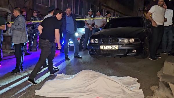Сотрудники правоохранительных органов на месте убийства (6 июня 2023). Еревaн - Sputnik Армения