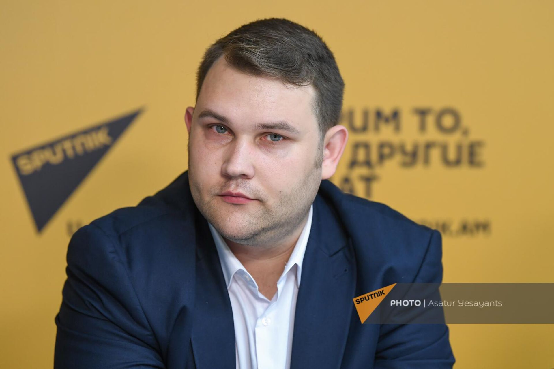 Генеральный директор Hotel Management Group Александр Лисиченко на пресс-конференции организаторов форума армяно-грузинского культурного и кулинарного фестиваля по мотивам фильма Мимино (14 июня 2023). Еревaн Генеральный директор Hotel Management Group Александр Лисиченко на пресс-конференции организаторов форума армяно-грузинского культурного и кулинарного фестиваля по мотивам фильма Мимино (14 июня 2023). Еревaн - Sputnik Армения, 1920, 14.06.2023