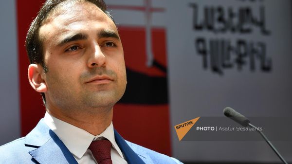 Тигран Авинян на пресс-конференции, посвященной началу 20-го Международного кинофестиваля Золотой абрикос (14 июня 2023). Еревaн - Sputnik Армения