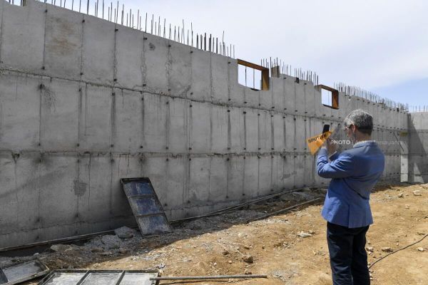 Կրակոցների հետքերը ապագա գործարանի պատին - Sputnik Արմենիա