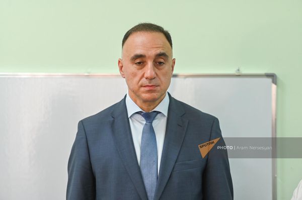 Гендиректор Дома Москвы в Еревaне Ваграм Карапетян на церемонии открытия лаборатории Армат в Капане (15 июня 2023). Сюник - Sputnik Армения