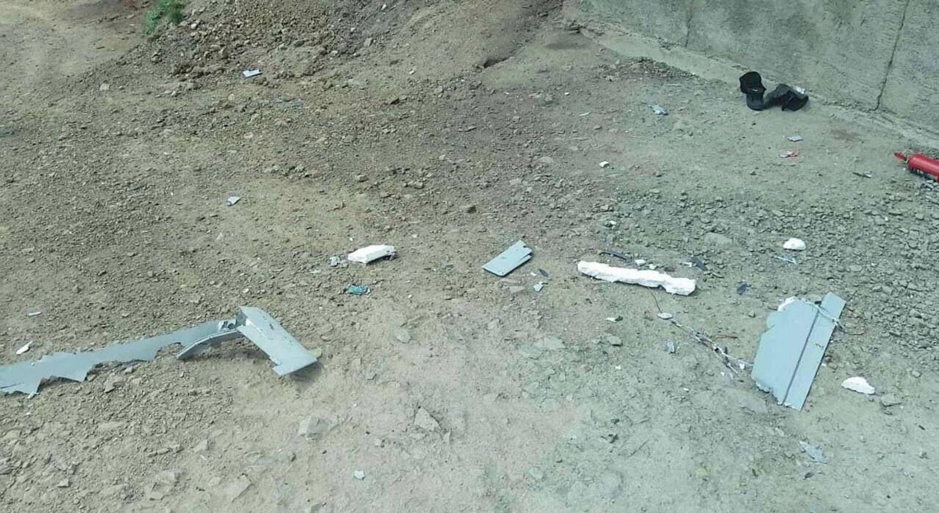 ВС Азербайджана применили БПЛА в направлении армянской позиции в районе Капана (15 июня 2023). Сюник - Sputnik Արմենիա, 1920, 15.06.2023