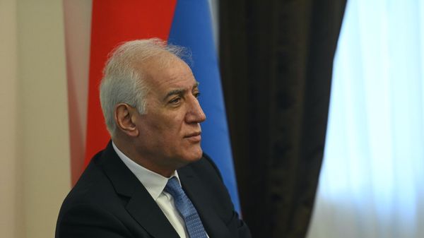 Президент Ваагн Хачатурян на встрече с представителями армянской общины (16 июня 2023). Санкт-Петербург - Sputnik Армения