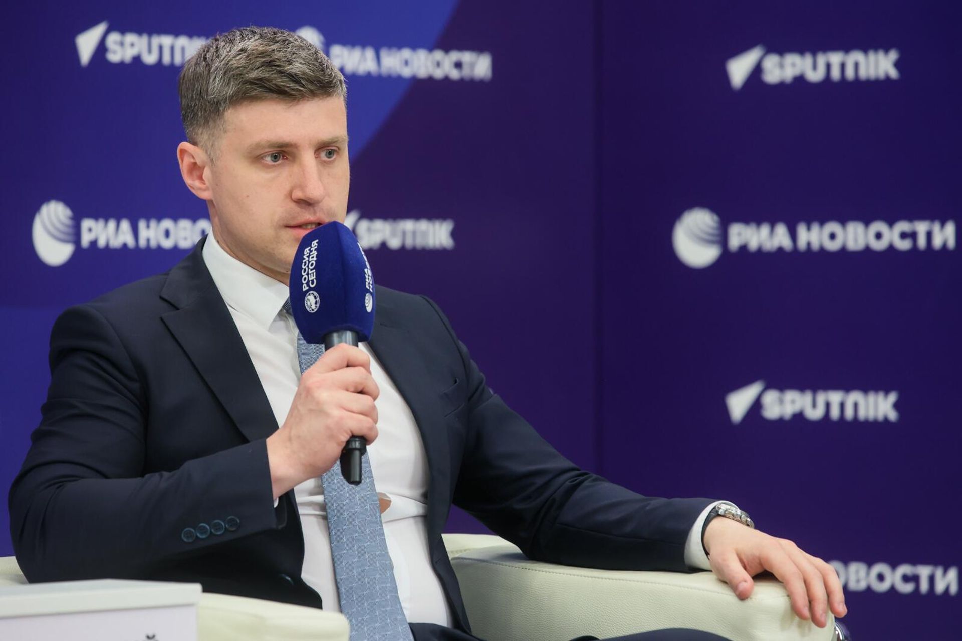 Андрей Дробышевский во время видеомоста Москва-Минск-Ереван-Бишкек-Астана в мультимедийном пресс-центре Россия Сегодня (16 июня 2023). Москва - Sputnik Արմենիա, 1920, 16.06.2023