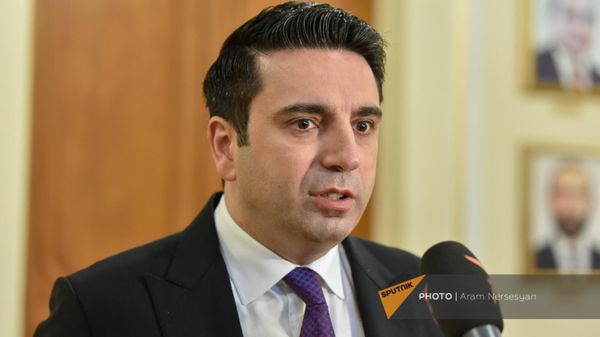 Председатель НС Ален Симонян перед заседанием Следственной комиссии НС по изучению обстоятельств боевых действий, развязанных 27-го сентября 2020 года (20 июня 2023). Еревaн - Sputnik Армения