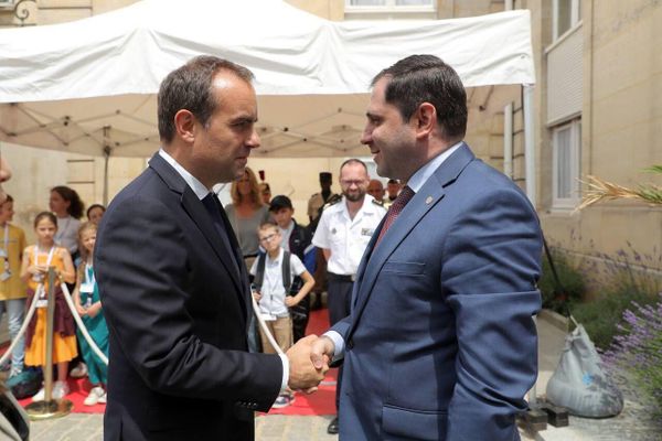 Պապիկյանը ֆրանսիացի գործընկերոջ հետ քննարկել է տարածաշրջանային անվտանգության հարցեր - Sputnik Արմենիա