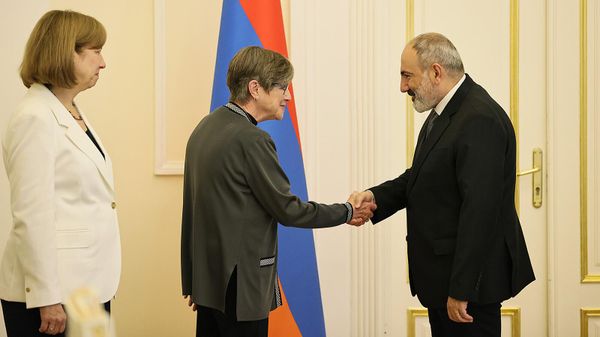 Премьер-министр Никол Пашинян принял губернатора штата Канзас Лауру Келли и командующего Национальной гвардией Канзаса, генерал-майора Майкла Вернера (22 июня 2023). Еревaн - Sputnik Армения