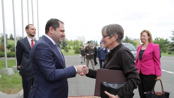 Սուրեն Պապիկյանն ու ԱՄՆ Կանզասի նահանգապետը - Sputnik Արմենիա