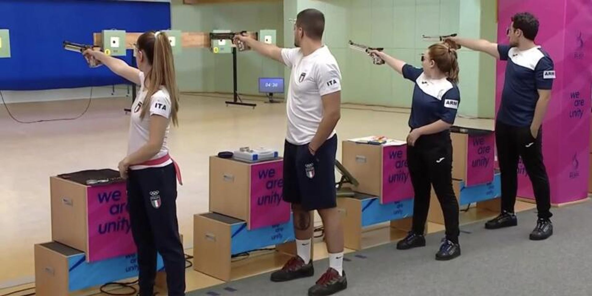 Спортсмены-пистолетчики Беник Хлгатян и Эльмира Карапетян в командном смешанном упражнении на 10 м, 30+30 выстрелов на III Европейских Летних Играх (23 июня 2023). Краков - Sputnik Արմենիա, 1920, 23.06.2023