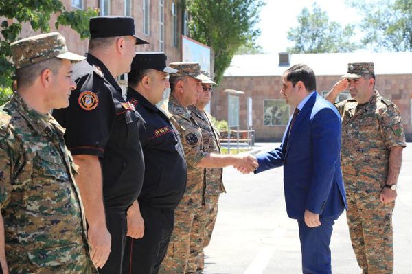 Սուրեն Պապիկյանն այցելել է ՀՀ ՊՆ կենտրոնական հավաքակայան - Sputnik Արմենիա