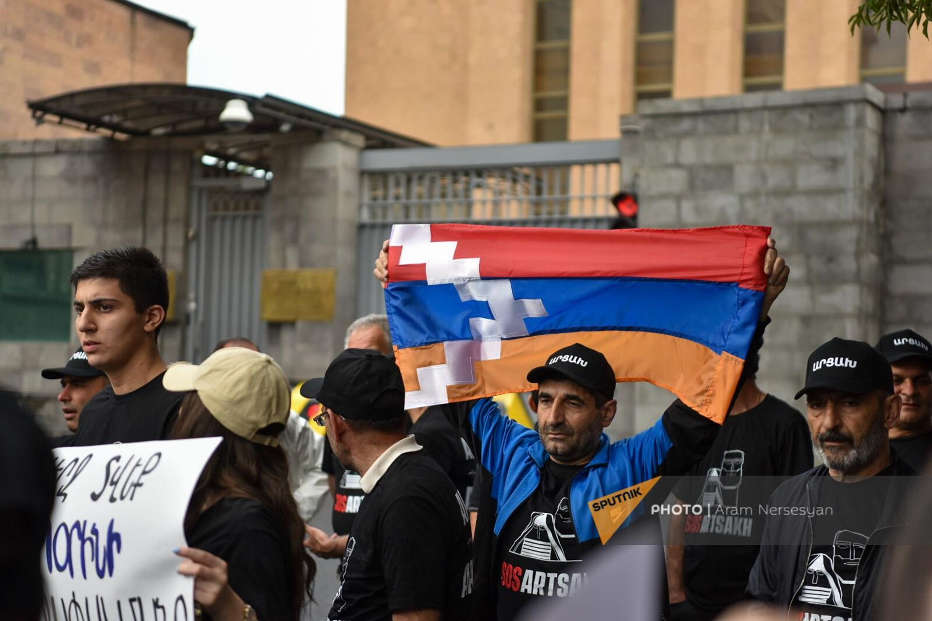 Акция протеста АРФ Дашнакцутюн SOS Artsakh у посольства России (27 июня 2023). Еревaн Акция протеста АРФ Дашнакцутюн SOS Artsakh у посольства России (27 июня 2023). Еревaн - Sputnik Արմենիա, 1920, 27.06.2023