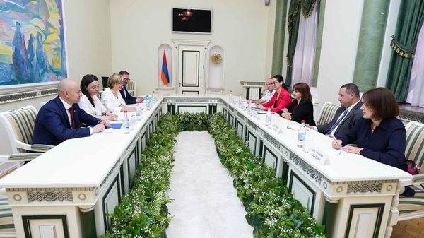 Генпрокурор Анна Вардапетян приняла делегацию во главе с исполнительным директором Агентства по сотрудничеству в правоохранительной сфере Европейского союза (Европол) Кэтрин де Болл (27 июня 2023). Еревaн - Sputnik Армения