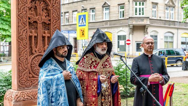 Oткрытиe хачкара, посвященного 655-летию архиепископства церкви и многовековой армяно-польской дружбе - Sputnik Армения