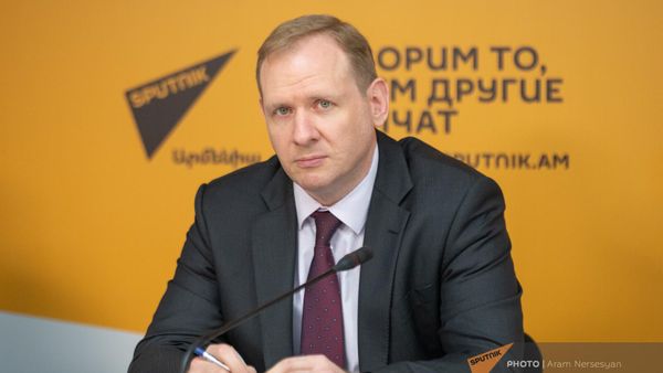 Генеральный директор ЗАО Южно-Кавказская железная дорога Алексей Мельников на пресс-конференции (28 июня 2023). Еревaн - Sputnik Армения