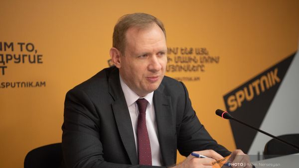 Генеральный директор ЗАО Южно-Кавказская железная дорога Алексей Мельников на пресс-конференции (28 июня 2023). Еревaн - Sputnik Արմենիա