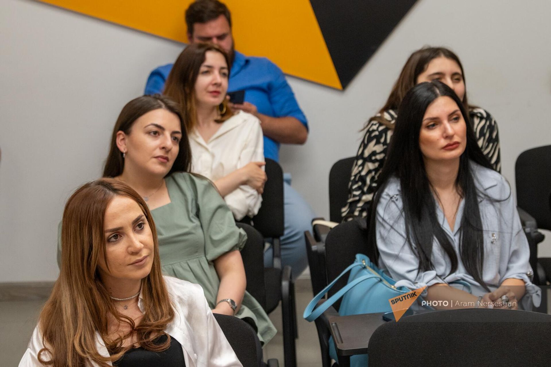 Новый модуль Sputnik Pro Как из одного человека сделать целую редакцию в мультимедийном пресс-центре Sputnik Армения (29 июня 2023). Еревaн - Sputnik Армения, 1920, 29.06.2023