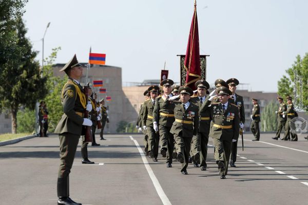 Министр обороны Сурен Папикян присутствовал на торжественной церемонии, посвященной 29-летию образования Военного университета имени В.Саркисяна (30 июня 2023). Еревaн - Sputnik Армения