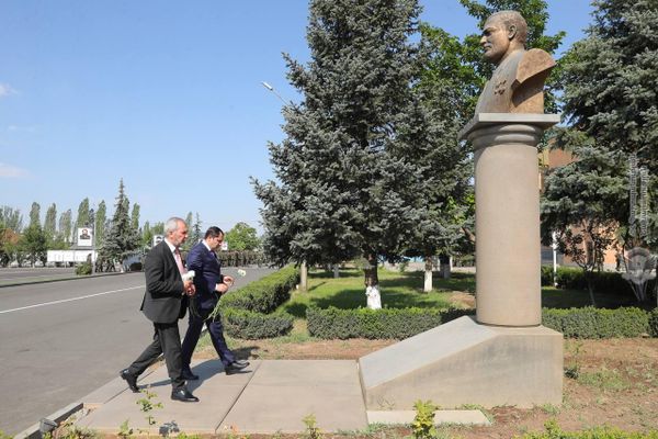 Министр обороны Сурен Папикян присутствовал на торжественной церемонии, посвященной 29-летию образования Военного университета имени В.Саркисяна (30 июня 2023). Еревaн - Sputnik Армения