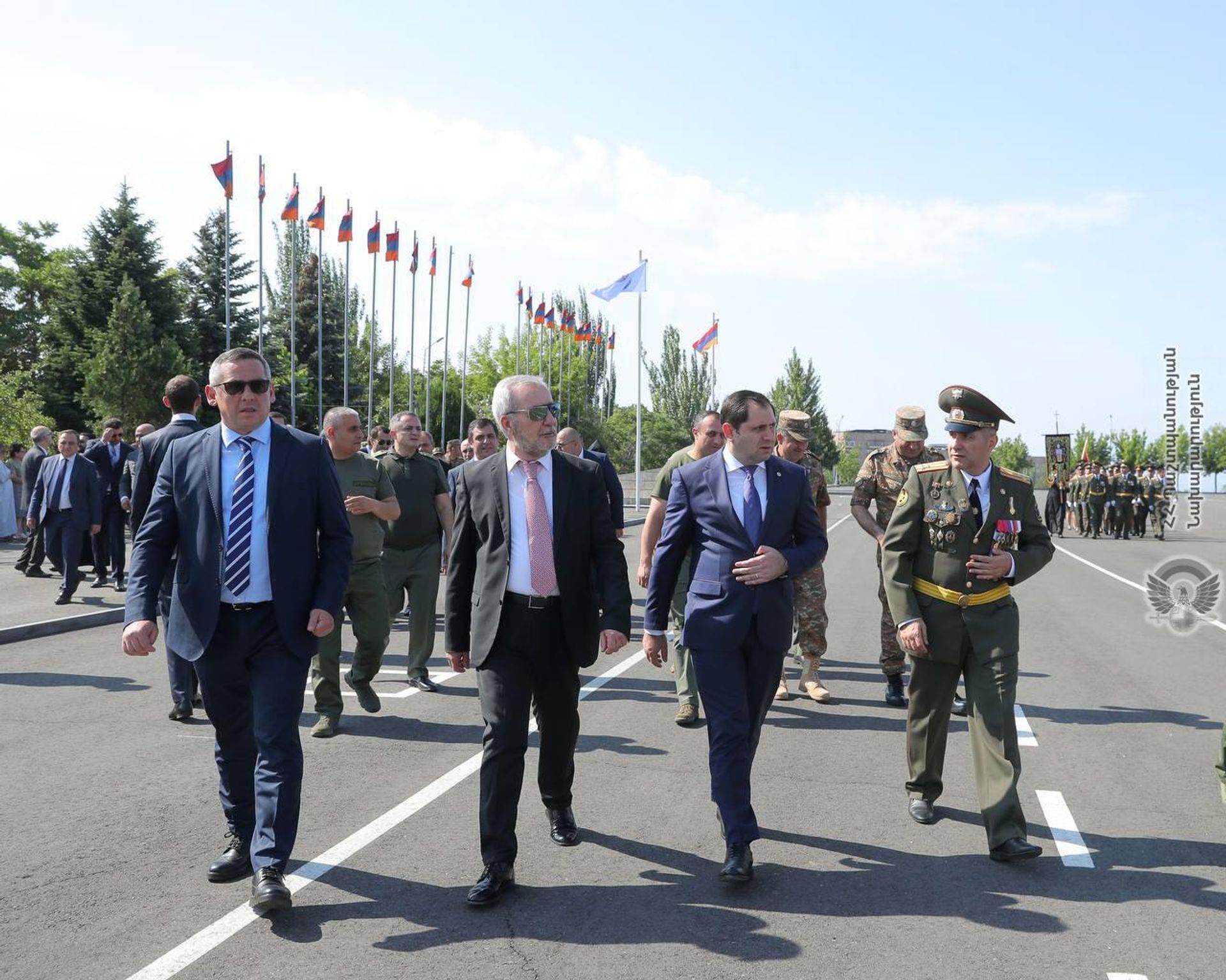 Министр обороны Сурен Папикян присутствовал на торжественной церемонии, посвященной 29-летию образования Военного университета имени В.Саркисяна (30 июня 2023). Еревaн - Sputnik Արմենիա, 1920, 30.06.2023