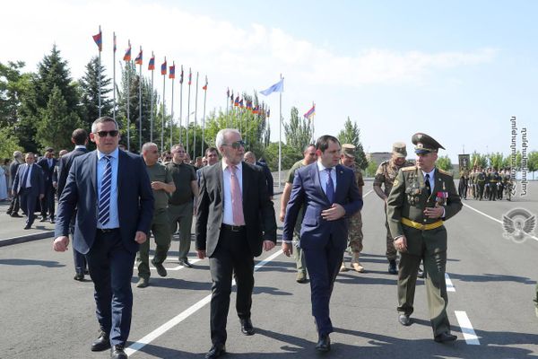 Министр обороны Сурен Папикян присутствовал на торжественной церемонии, посвященной 29-летию образования Военного университета имени В.Саркисяна (30 июня 2023). Еревaн - Sputnik Армения