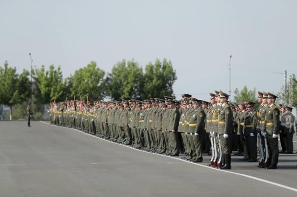 Министр обороны Сурен Папикян присутствовал на торжественной церемонии, посвященной 29-летию образования Военного университета имени В.Саркисяна (30 июня 2023). Еревaн - Sputnik Армения