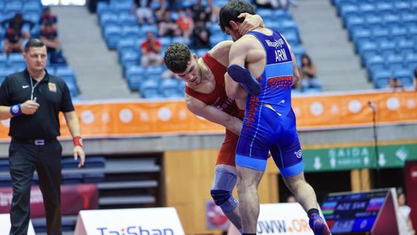 Серебряный призер молодежного чемпионата Европы по борьбе Левик Микаелян - Sputnik Армения