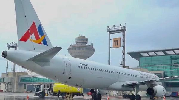Самолет Armenian Airlines в аэропорту Звартноц - Sputnik Армения
