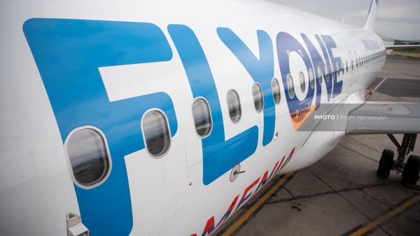 Самолет Fly One Armenia в аэропорту Звартноц - Sputnik Армения