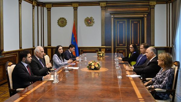 Президент Ваагн Хачатурян принял исполнительного директора Армянской Ассамблеи Америки Брайана Ардуна, сопредседателей Армянской Ассамблеи Америки Энтони Барсамяна и Кэролайн Мугар и директора регионального офиса Армянской Ассамблеи Америки Арпи Варданян (3 июля 2023). Еревaн - Sputnik Армения