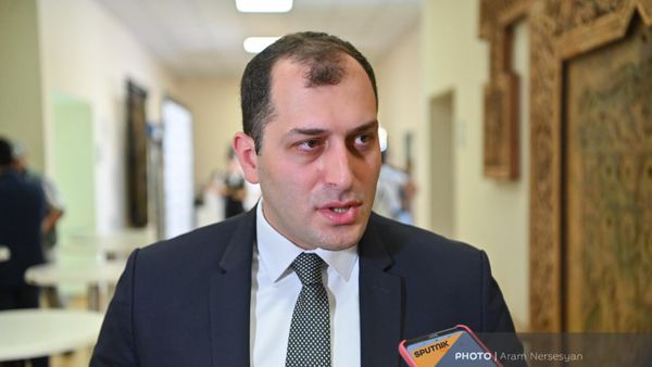 Замминистра высокотехнологический промышленности Геворг Манташян на армяно-российском форуме Цифровая трансформация предприятий промышленности: новые бизнес-модели и технологии (5 июля 2023). Еревaн - Sputnik Армения