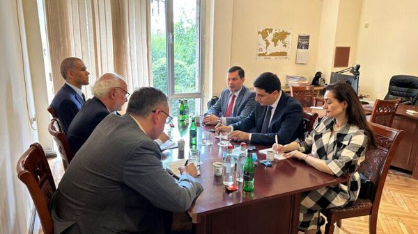 Представитель Армении по международным правовым вопросам Егише Киракосян принял гендиректора СЕ по правам человека и верховенству закона Христоса Якумопулоса, директора СЕ по политическим вопросам Мирослава Папу и заместителя руководителя офиса СЕ в Еревaне Максима Лонганга (6 июля 2023). Еревaн - Sputnik Армения