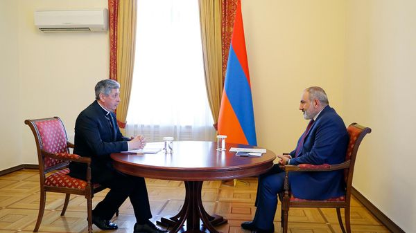 Премьер-министр Никол Пашинян принял апостольского нунция архиепископа Жозе Авелино Бетанкура (6 июля 2023). Еревaн - Sputnik Армения