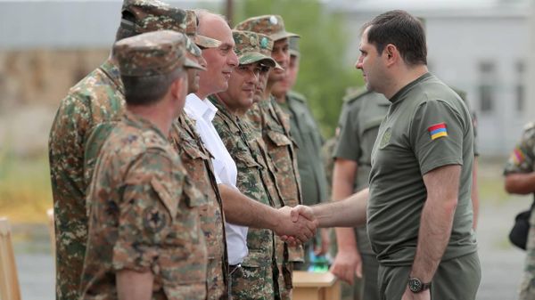 Министр обороны Сурен Папикян посетил одну из воинских частей и проследил за проведением аттестационных экзаменов военнослужащих (11 июля 2023). Армения - Sputnik Армения