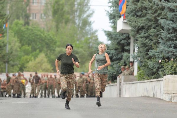 Министр обороны Сурен Папикян посетил одну из воинских частей и проследил за проведением аттестационных экзаменов военнослужащих (11 июля 2023). Армения - Sputnik Армения