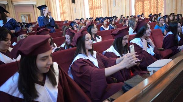 Выпускники вуза - Sputnik Армения