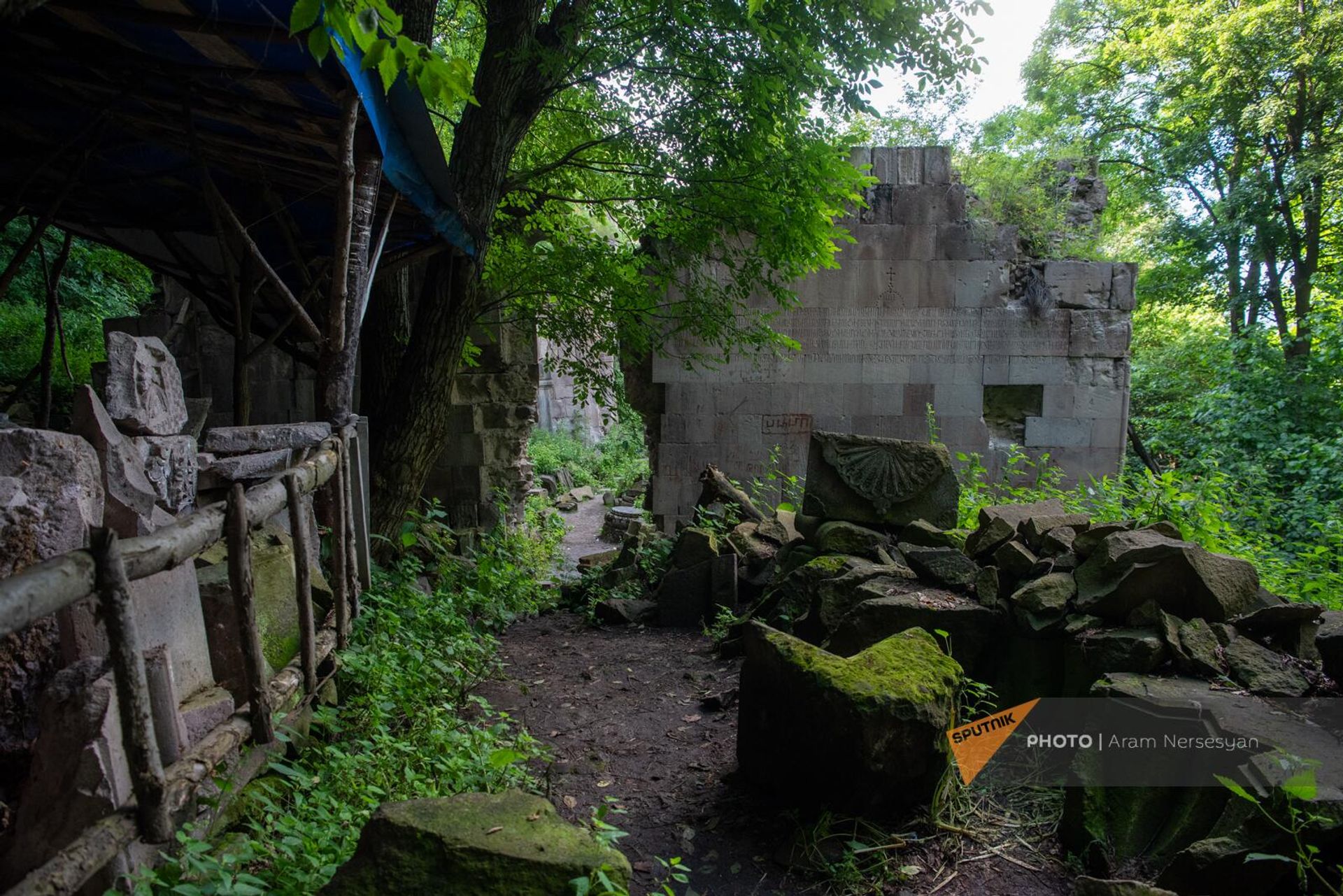Aрмянский монастырский комплекс Бардзракаш (X-XIIIвв), посвящённый святому Григорию Просветителю - Sputnik Արմենիա, 1920, 14.07.2023