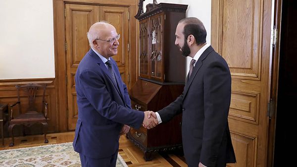 Министр иностранных дел РА Арарат Мирзоян встретился с председателем Ассамблеи Португалии Аугустусом Сантушем Силвой (14 июля 2023). Лиссабон  - Sputnik Армения
