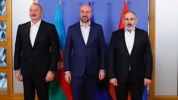 Трехсторонняя встреча премьер-министра Армении Никола Пашиняна, председателя Европейского совета Шарля Мишеля и президента Азербайджана Ильхама Алиева (15 июля 2023). Брюссель - Sputnik Армения