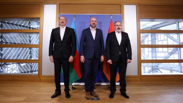 Трехсторонняя встреча премьер-министра Армении Никола Пашиняна, председателя Европейского совета Шарля Мишеля и президента Азербайджана Ильхама Алиева (15 июля 2023). Брюссель - Sputnik Армения