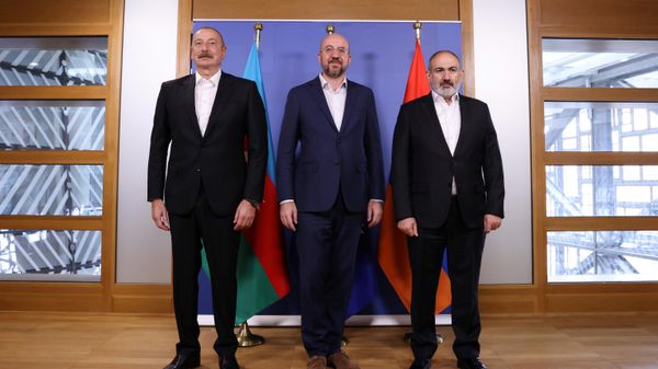 Трехсторонняя встреча премьер-министра Армении Никола Пашиняна, председателя Европейского совета Шарля Мишеля и президента Азербайджана Ильхама Алиева (15 июля 2023). Брюссель - Sputnik Армения