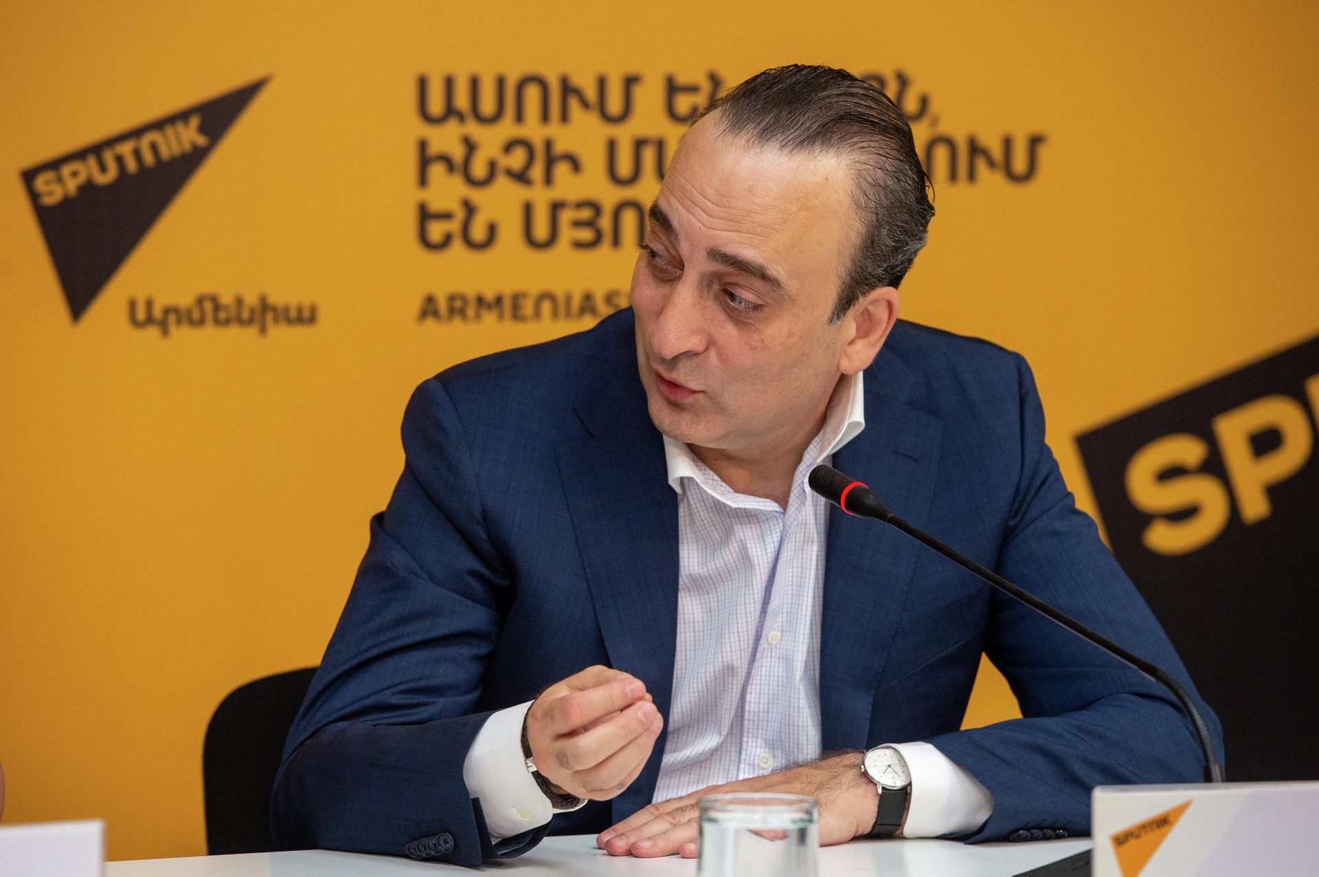 Член правления научно-образовательного фонда 301.Земля Мудрости и попечительского совета ВИВА Гор Наапетян на пресс-конференции (17 июля 2023). Еревaн - Sputnik Արմենիա, 1920, 17.07.2023