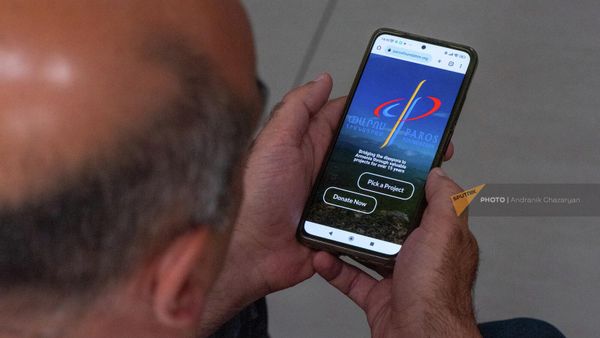 Пожилой человек на сайте благотворительного фонда Парос - Sputnik Армения